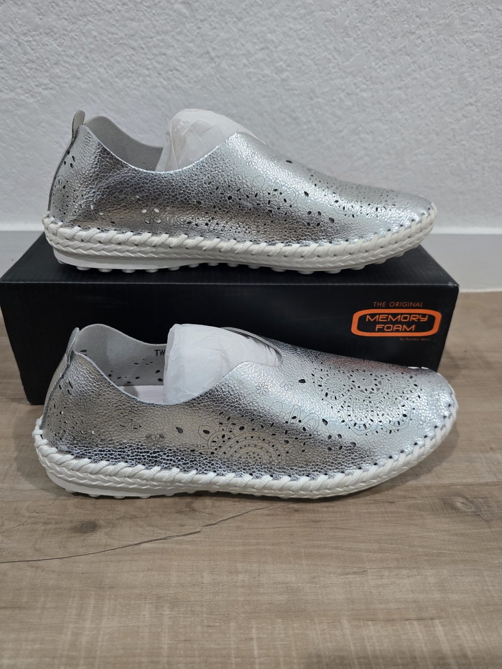 bernie mev. Silver Slip-On Memory Foam Sneakers.Eu39/F Or US8.5/w